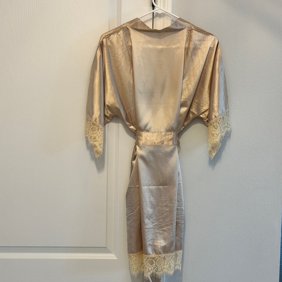 Gold/Champagne Robe (EUC) - Picture 3 of 3